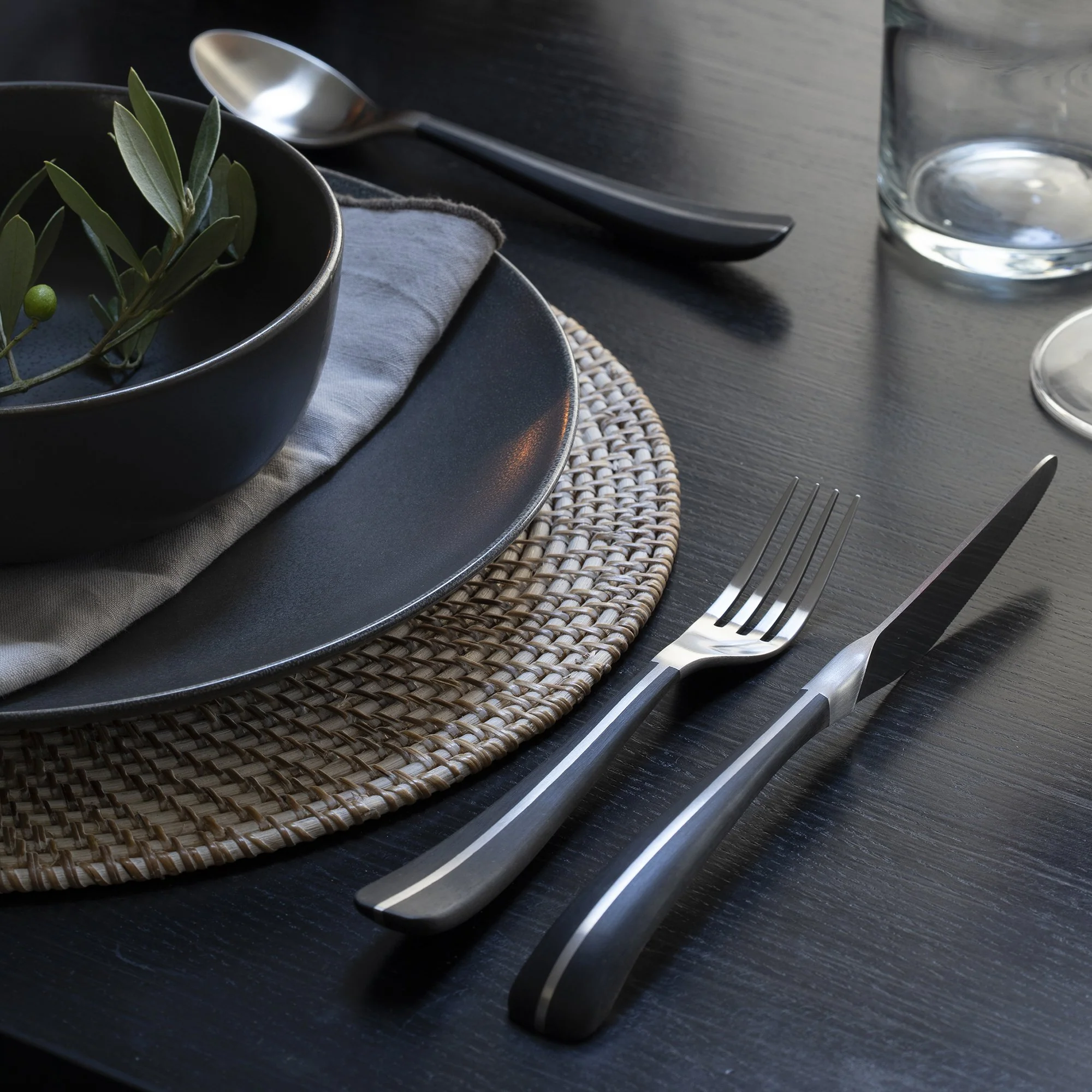 Contour Noir Satin English Teaspoon - Image 2
